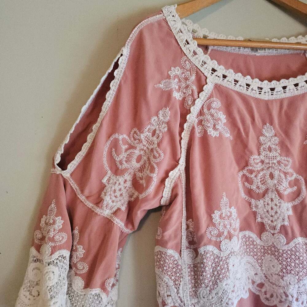 Democracy Pink Cold Shoulder Bell Sleeve Lace Embroidered Blouse Size XL - Picture 5 of 5